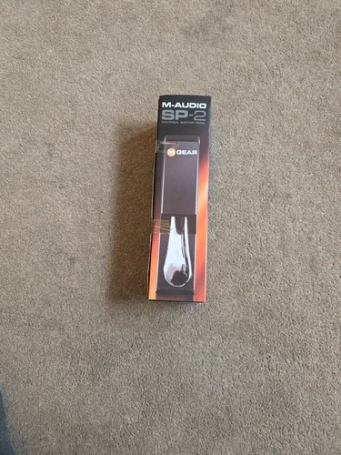 Audio universal - -,