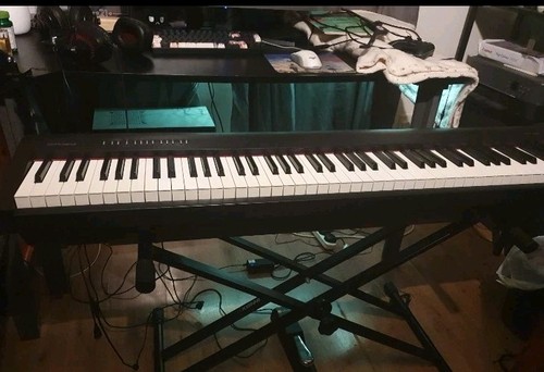 Roland keyboard with - keyboard,
